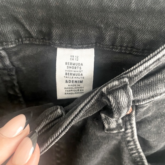 High Waisted Bermuda Black Jean Shorts - Picture 4 of 4